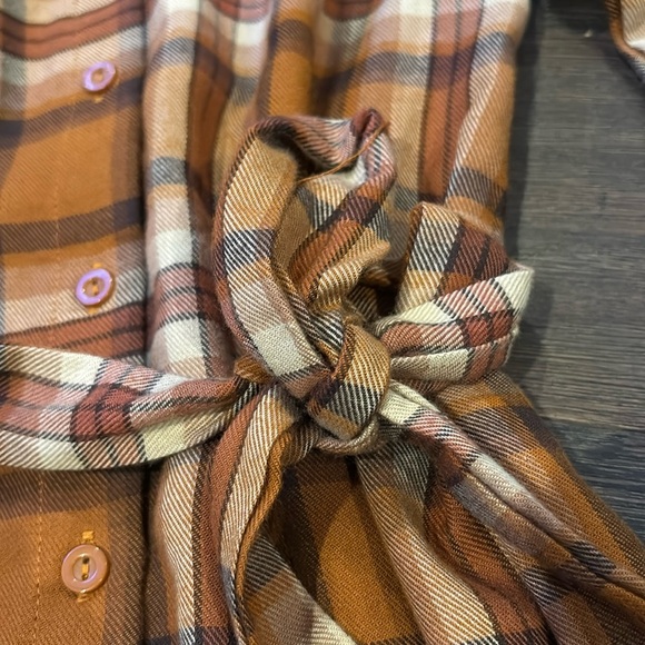 Lucky Brand V-neck,collar,long sleeve,rust plaid,button down, tie waist - Picture 7 of 11